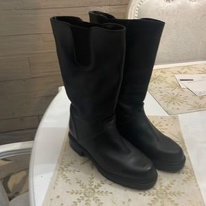 Black leather Siberian Husky boots , made in Canada new without tags